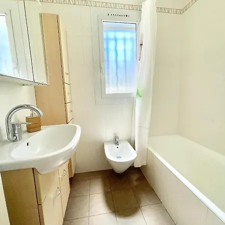 Les Glycines Apartment *