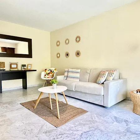 Les Glycines * Menton