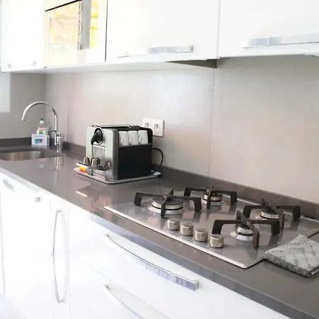 Les Glycines شقة مينتون